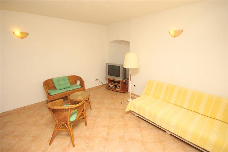 Beachfront villa in Brela, photograph 3