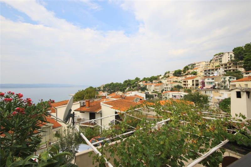 Beachfront villa in Brela, photograph 2