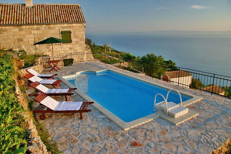 Sea-view villa in Brela, photograph 1