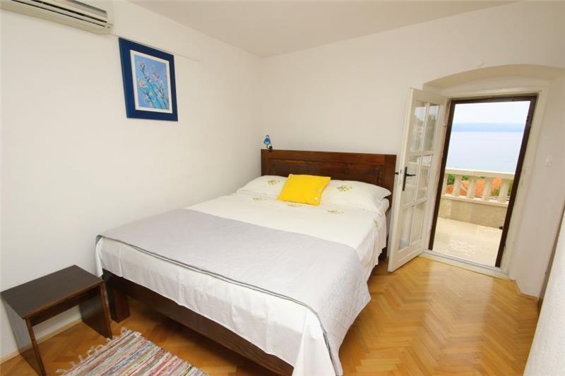 Beachfront villa in Brela, photograph 10