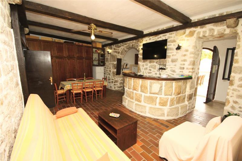 Beachfront villa in Brela, photograph 7