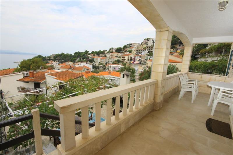 Beachfront villa in Brela, photograph 1