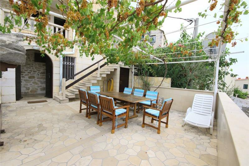 Beachfront villa in Brela, photograph 4
