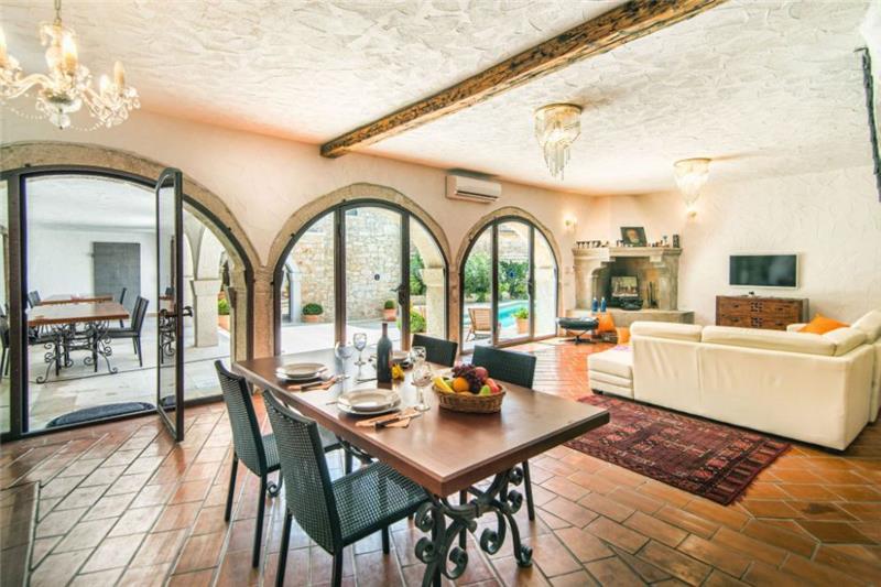 Villa in Klostar, photograph 11