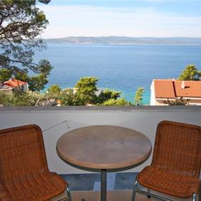 2 Bedroom Apartment in Brela, Sleeps 4-6