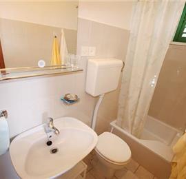 2 Bedroom Apartment in Brela, Sleeps 4-6
