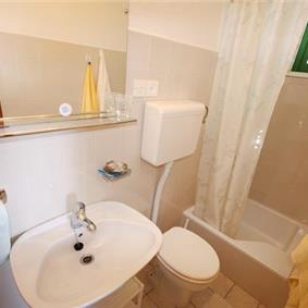 2 Bedroom Apartment in Brela, Sleeps 4-6