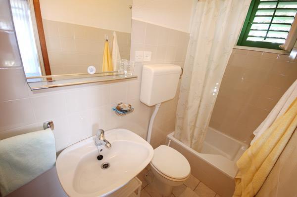 2 Bedroom Apartment in Brela, Sleeps 4-6