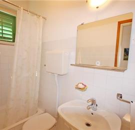 2 Bedroom Apartment in Brela, Sleeps 4-6