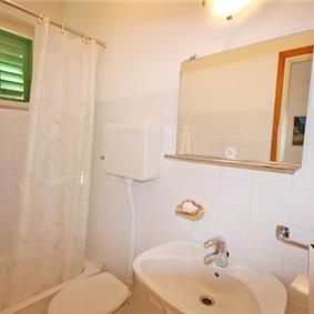 2 Bedroom Apartment in Brela, Sleeps 4-6