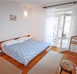 2 Bedroom Apartment in Brela, Sleeps 4-6