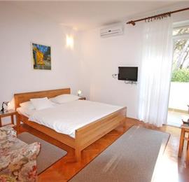 2 Bedroom Apartment in Brela, Sleeps 4-6