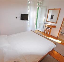 2 Bedroom Apartment in Brela, Sleeps 4-6
