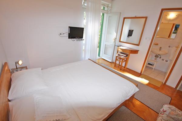 2 Bedroom Apartment in Brela, Sleeps 4-6