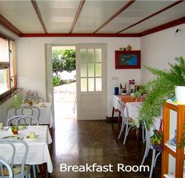 2 Bedroom Apartment in Brela, Sleeps 4-6