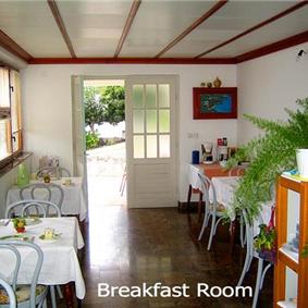 2 Bedroom Apartment in Brela, Sleeps 4-6
