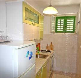 2 Bedroom Apartment in Brela, Sleeps 4-6