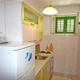 2 Bedroom Apartment in Brela, Sleeps 4-6