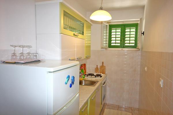 2 Bedroom Apartment in Brela, Sleeps 4-6