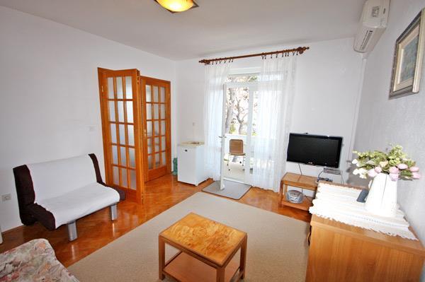 2 Bedroom Apartment in Brela, Sleeps 4-6