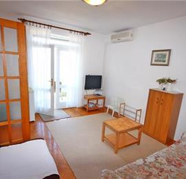 2 Bedroom Apartment in Brela, Sleeps 4-6