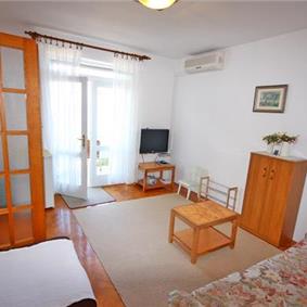 2 Bedroom Apartment in Brela, Sleeps 4-6