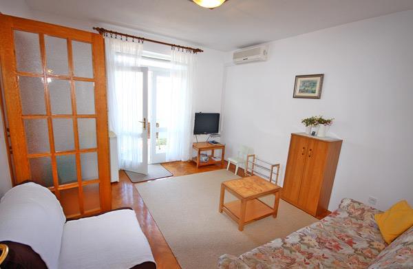 2 Bedroom Apartment in Brela, Sleeps 4-6