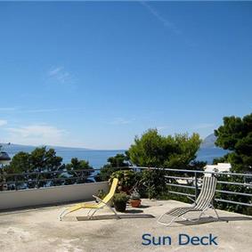 2 Bedroom Apartment in Brela, Sleeps 4-6