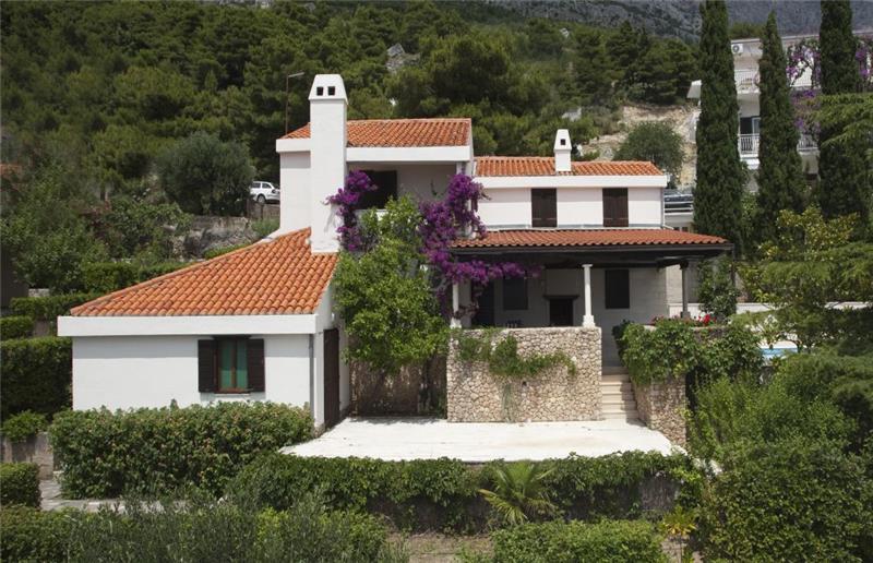 Beachfront villa in Baska Voda, photograph 5