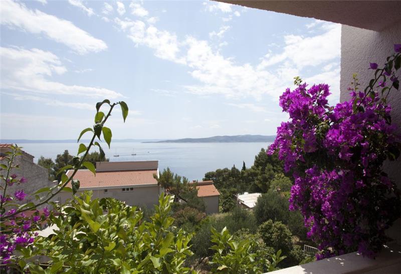 Beachfront villa in Baska Voda, photograph 4