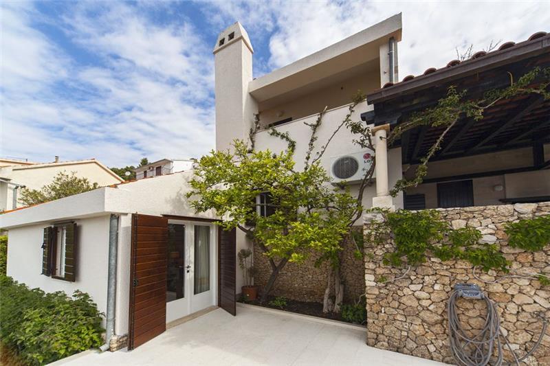 Beachfront villa in Baska Voda, photograph 21