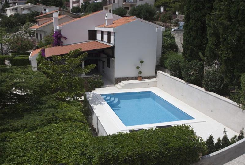 Beachfront villa in Baska Voda, photograph 3