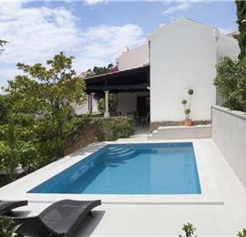 5 Bedroom Villa with Pool in Baska Voda nr Brela, sleeps 8