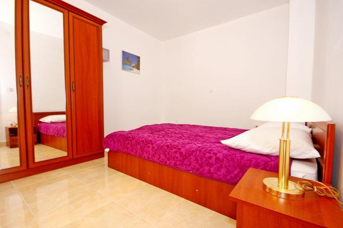 1 Bedroom Apartments in Brela with Shared Pool, Sleeps 2-4
