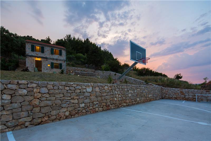 Sea-view villa in Pitve, photograph 9
