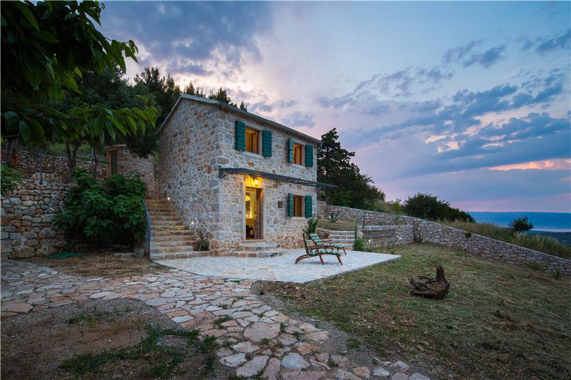 Sea-view villa in Pitve, photograph 4