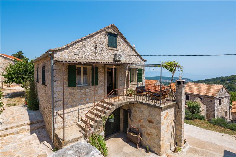 Sea-view villa in Pitve, photograph 6
