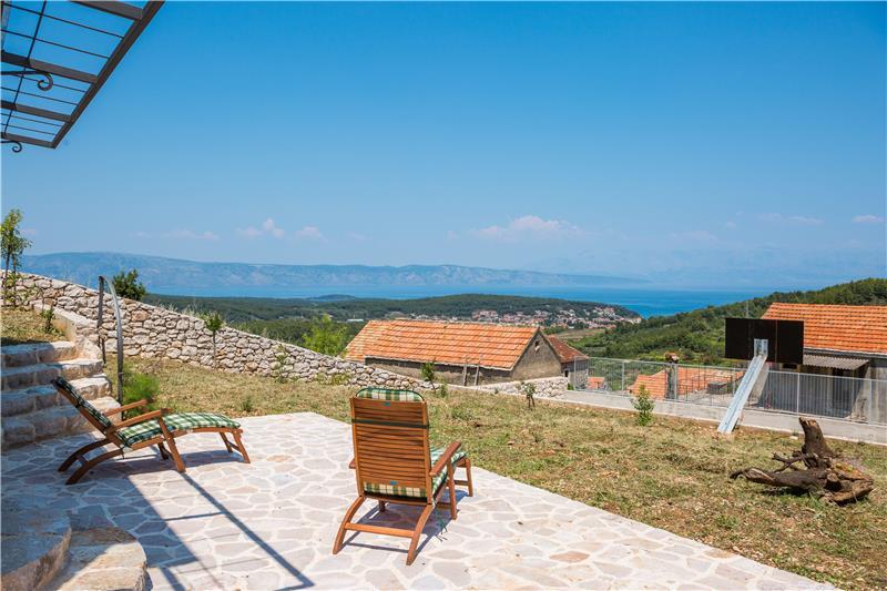 Sea-view villa in Pitve, photograph 10