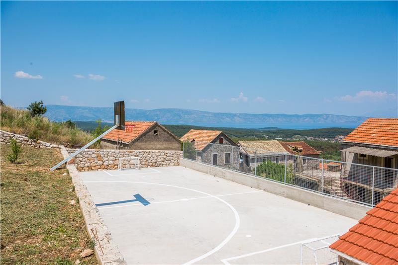 Sea-view villa in Pitve, photograph 8