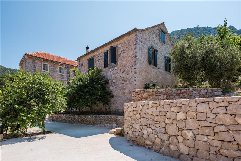 Sea-view villa in Pitve, photograph 7