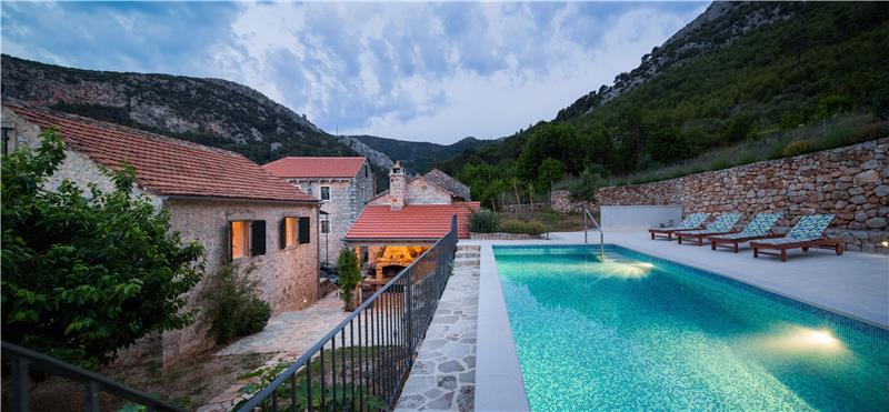 Sea-view villa in Pitve, photograph 2