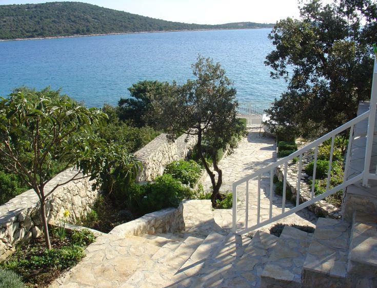 Beachfront villa in Sevid, photograph 6