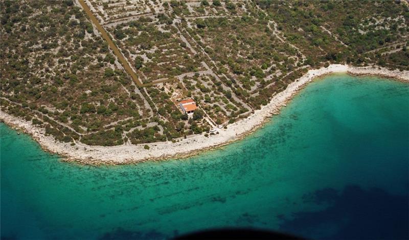 Beachfront villa in Sevid, photograph 1