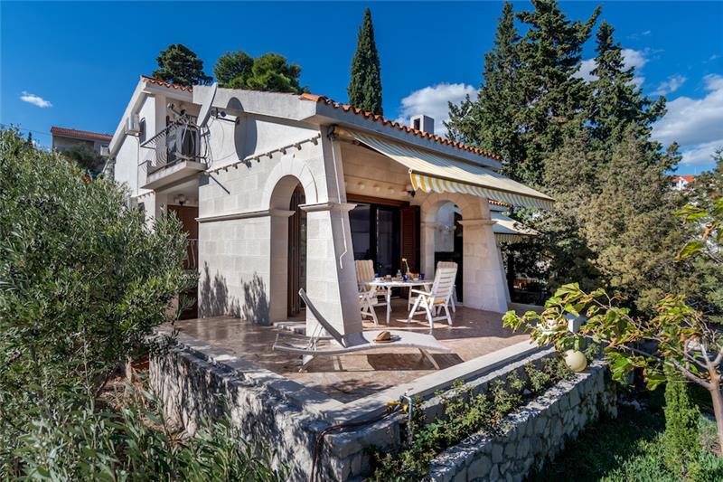 Beachfront villa in Ciovo, photograph 2