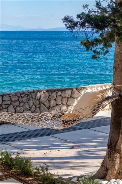 Beachfront villa in Ciovo, photograph 1