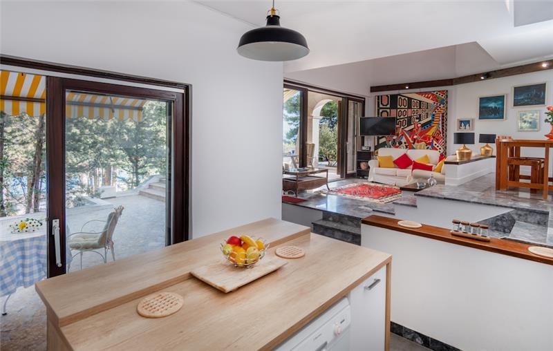 Beachfront villa in Ciovo, photograph 16
