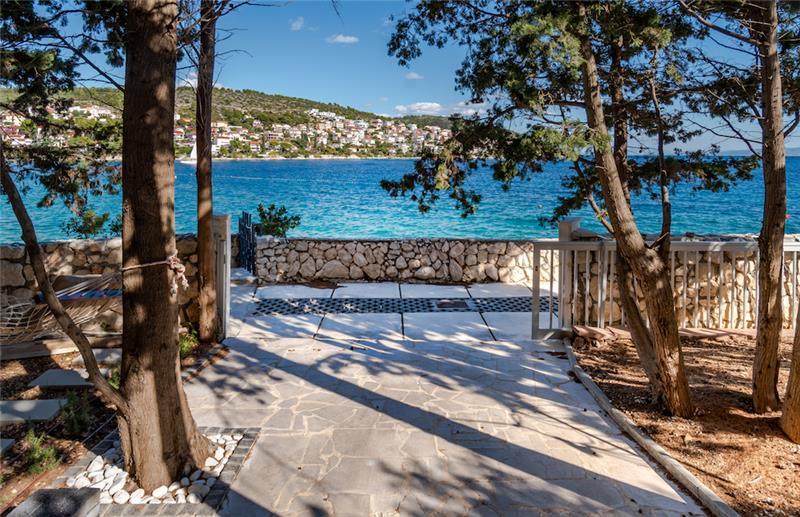 Beachfront villa in Ciovo, photograph 8