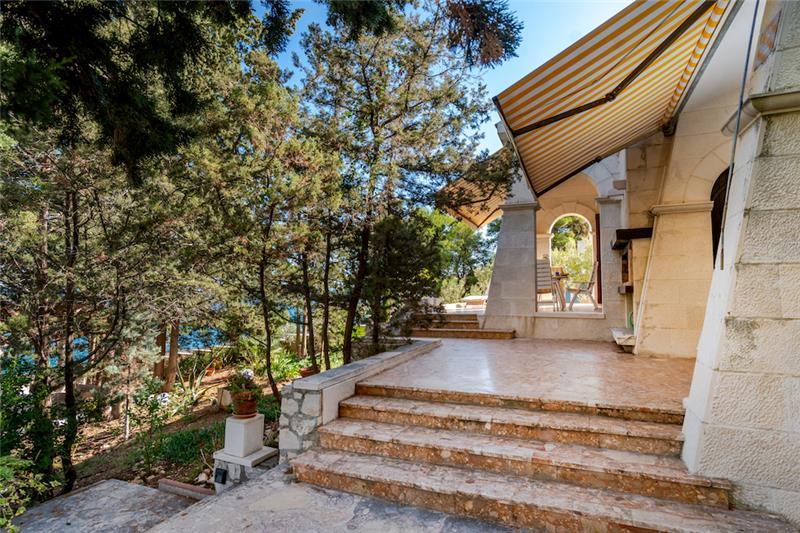 Beachfront villa in Ciovo, photograph 4