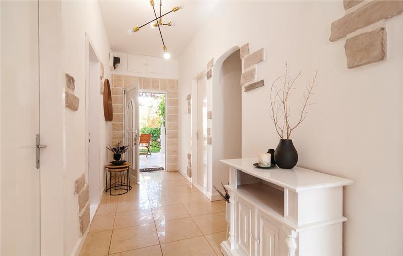 4 Bedroom Sea Front Villa with Pool in Postira, Brac Island, Sleeps 8