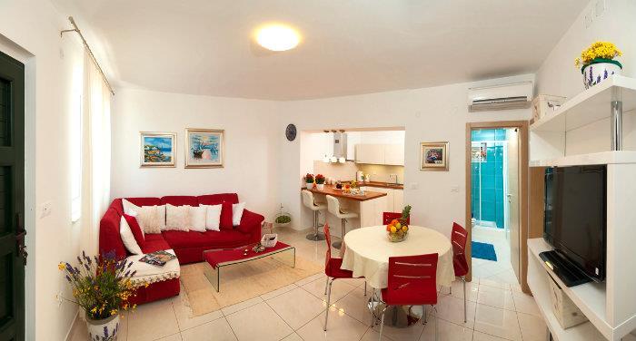 Beachfront villa in Zatoglav, photograph 9